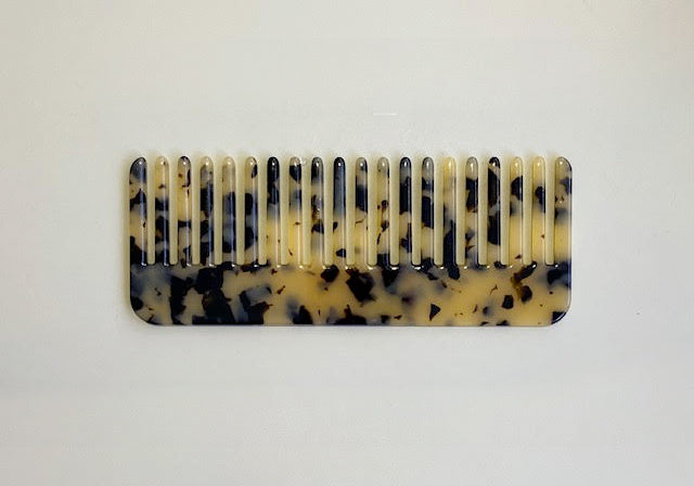 GM wide-tooth ivory comb